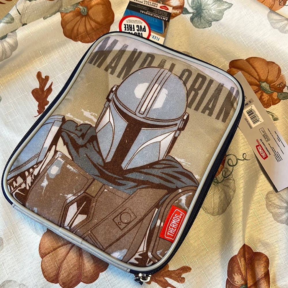 BNWT Thermos Star Wars Mandalorian lunch box